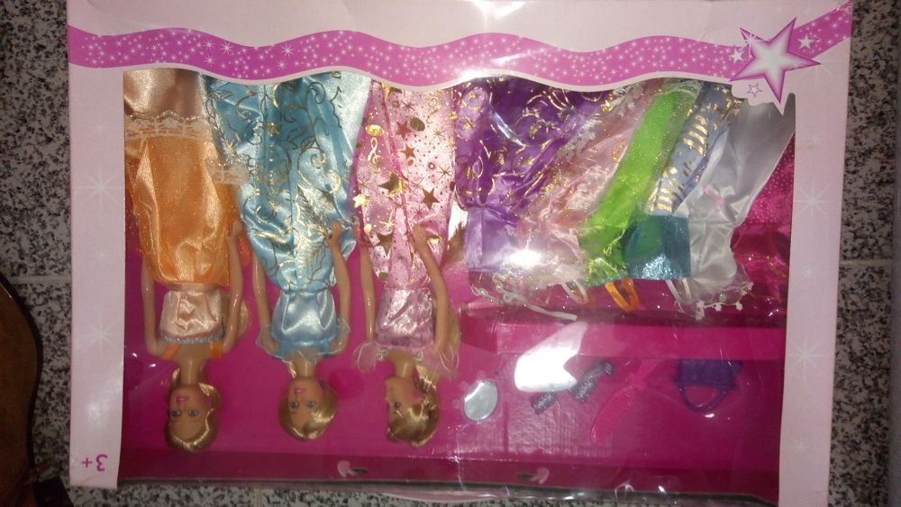 Conjunto bonecas tipo barbie