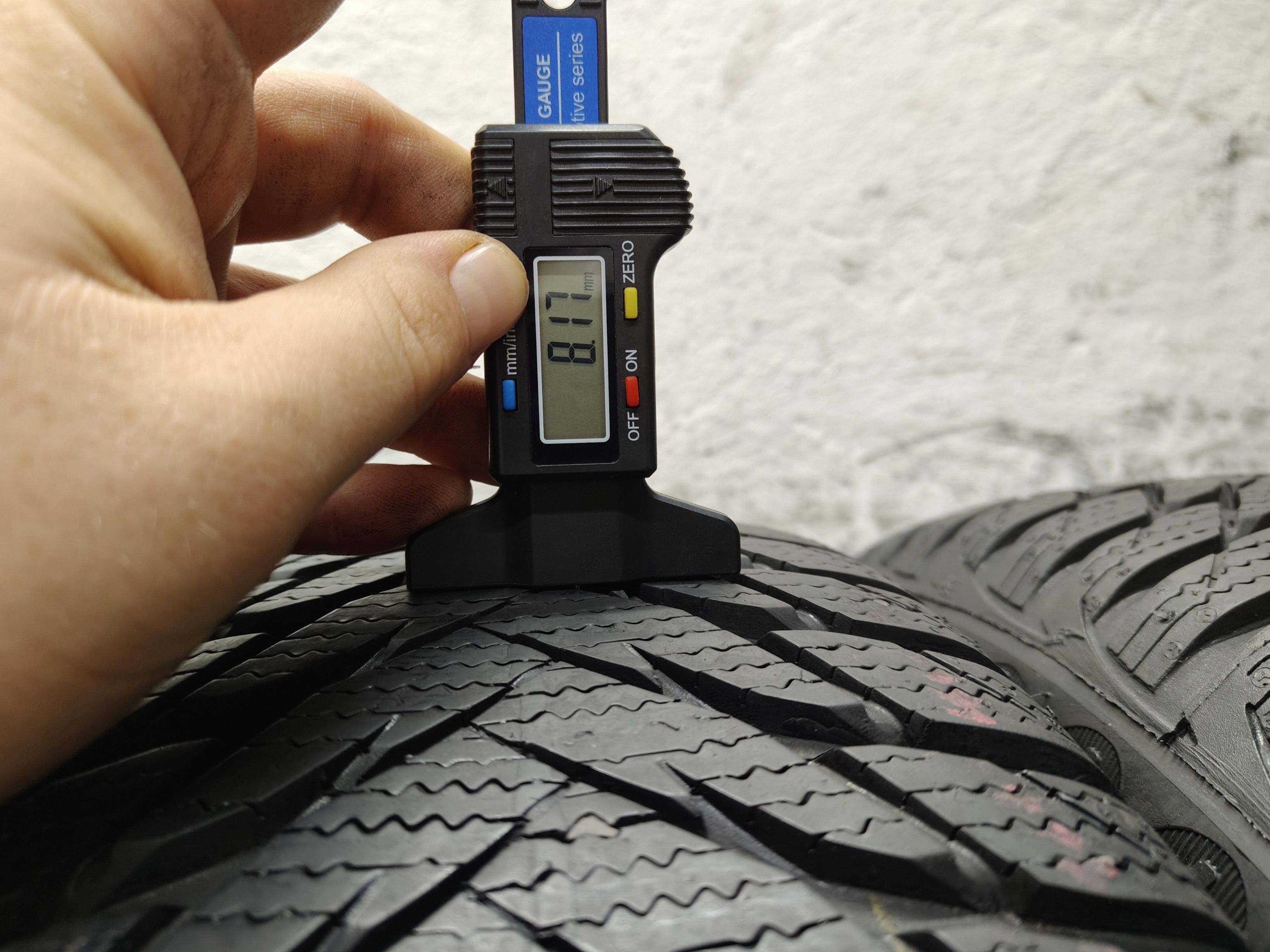 4X 195/55R16 87H Goodyear Ultragrip 8 *Bmw 8mm Opony Zimowe