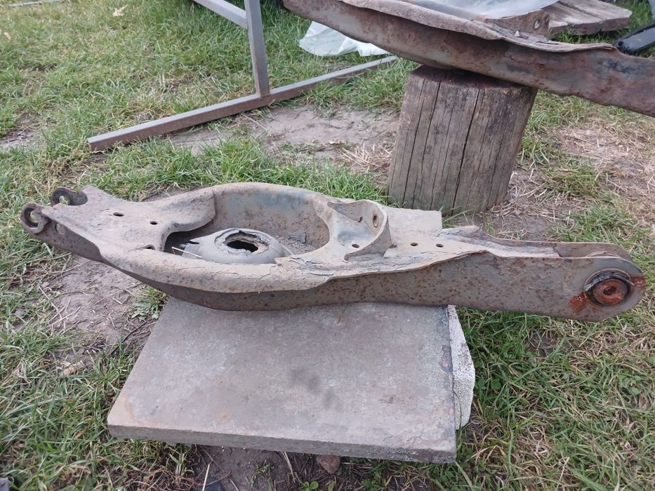 Важіль задньої підвіски мазда 6