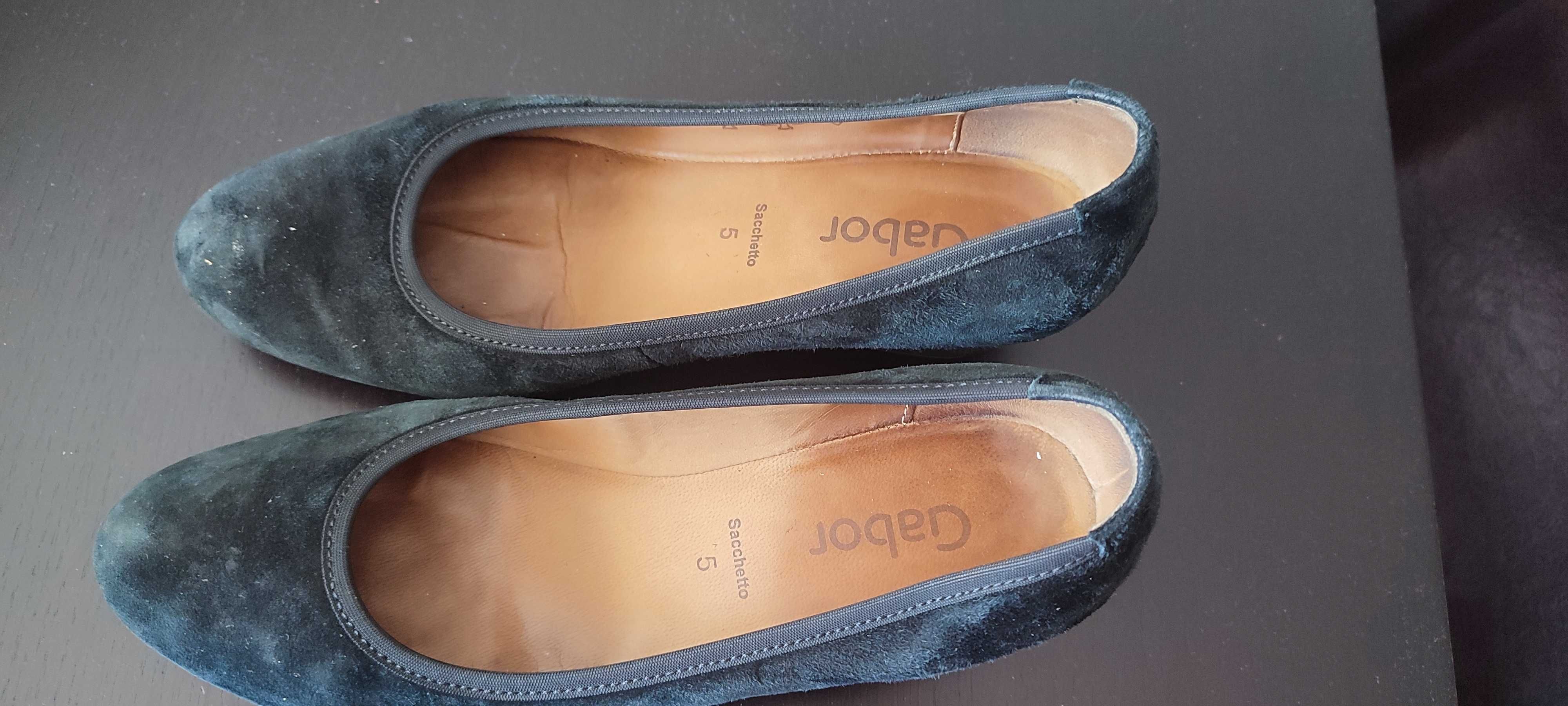 Sapatos de cunha em pele pretos