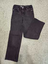 Spodnie jeansy z rozszerzanymi nogawkami