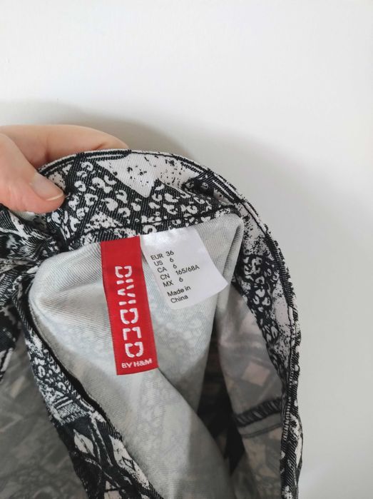 Czarno-biała krótka spódnica H&M azteckie wzory mini aztec 2010s 36 S