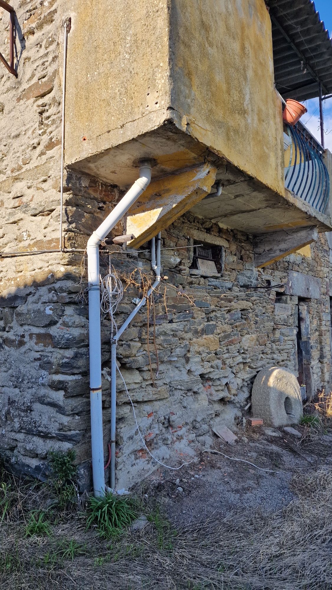 Moradia a precisar de remodelação