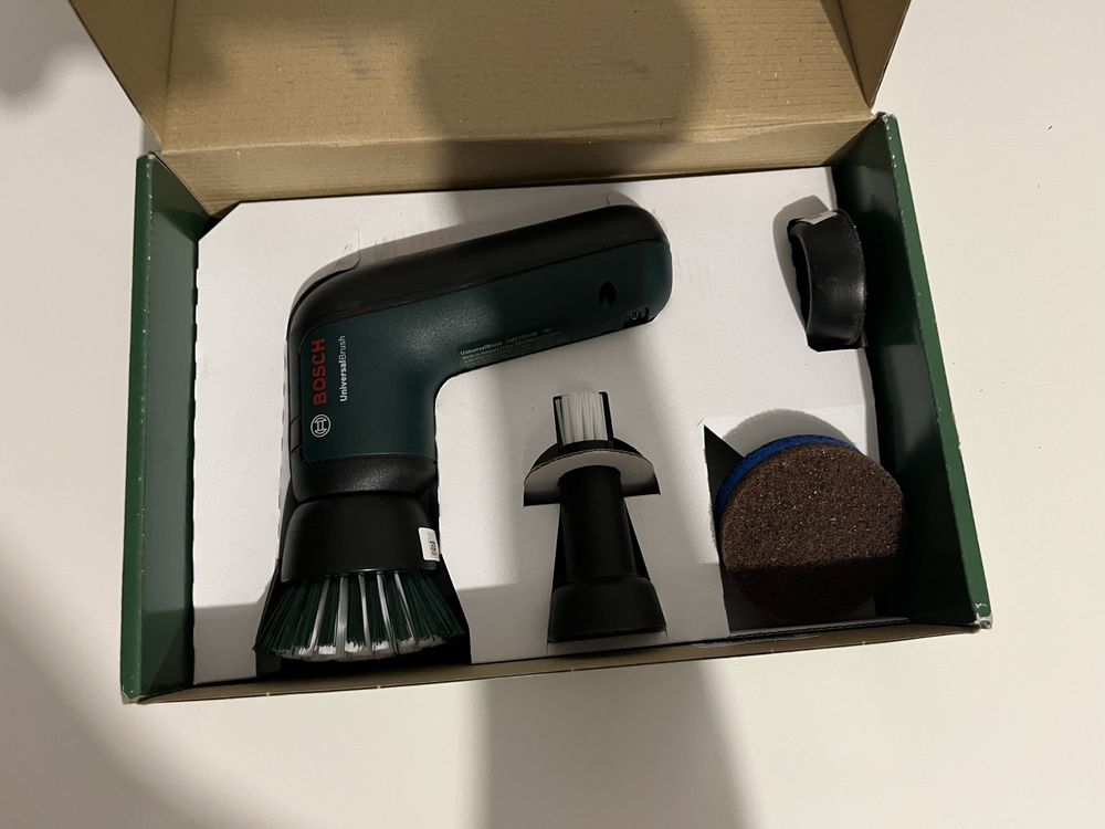 Bosch UniversalBrush 3.6V, elektryczna szczotka akumulatorowa do czysz