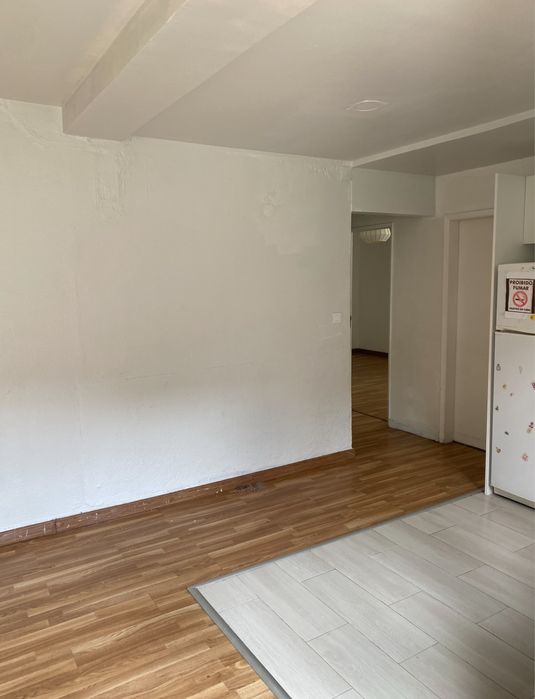 Alugo quarto numa moradia