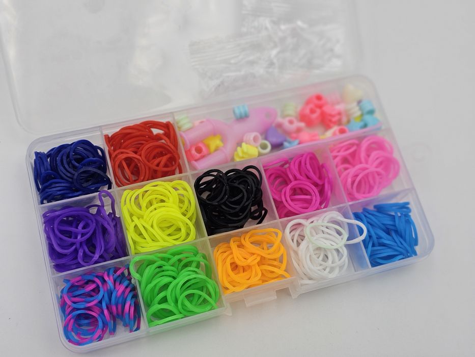 Caixa pequena de elásticos para pulseiras