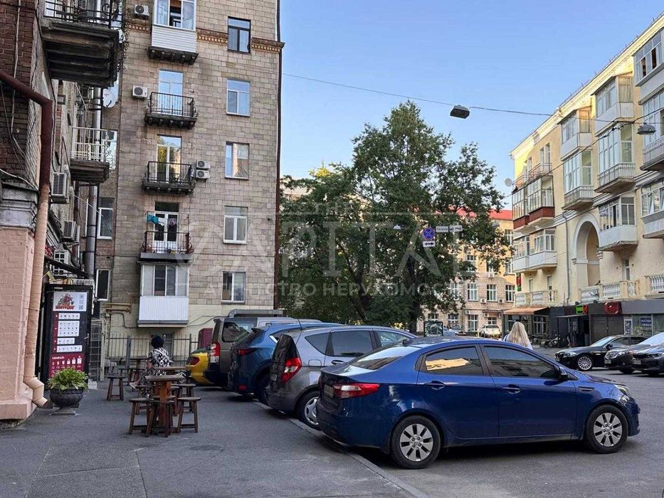 Продаж торгівельної площі, 
Київ, Печерський район, вул. Хрещатик, 21