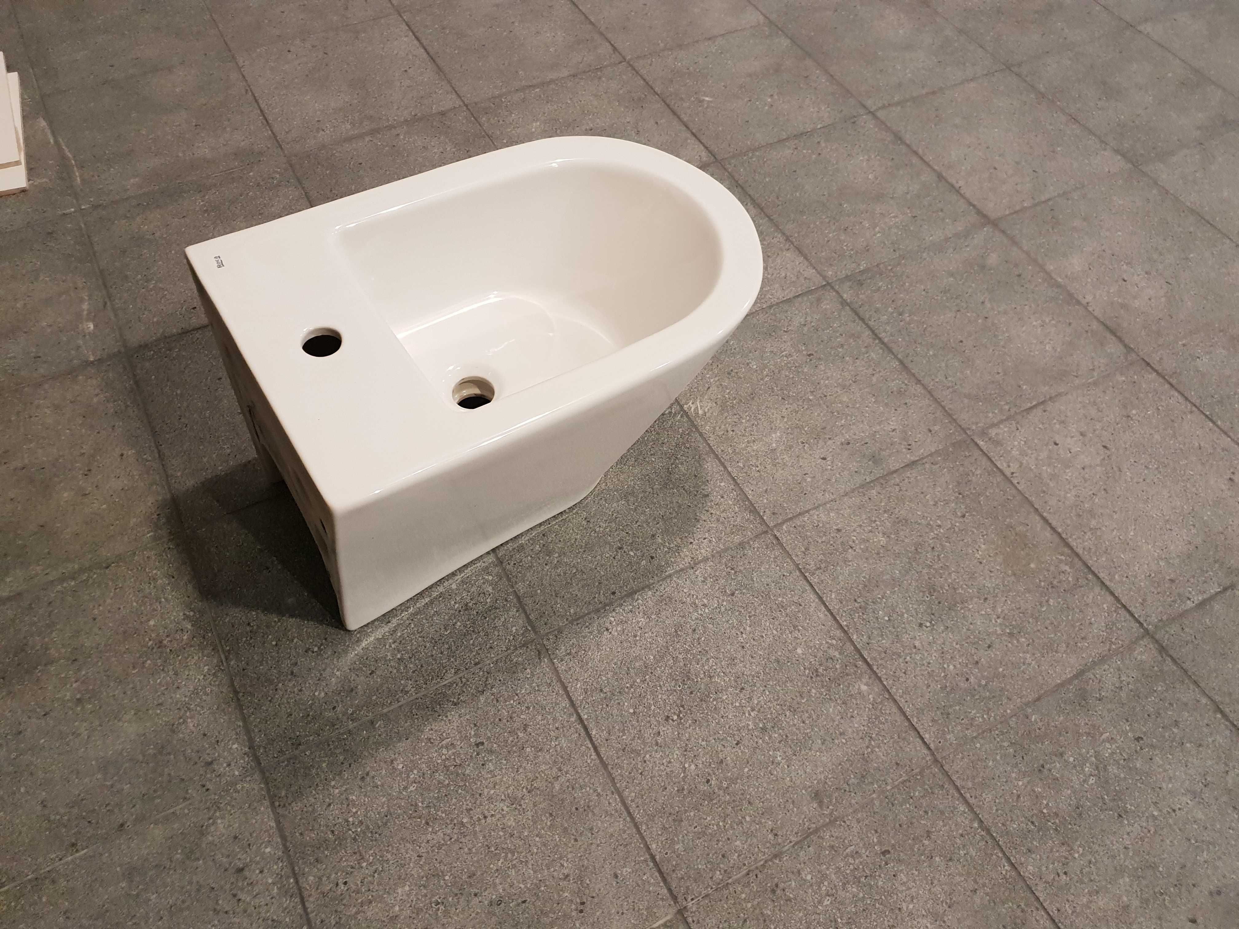 Sprzedam bidet nowy.