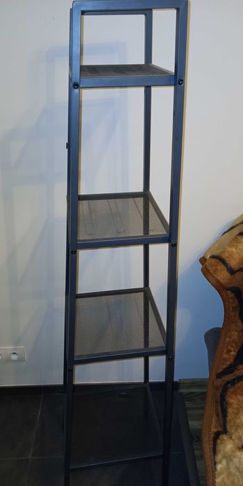 Metalowy regał IKEA na kwiaty książki