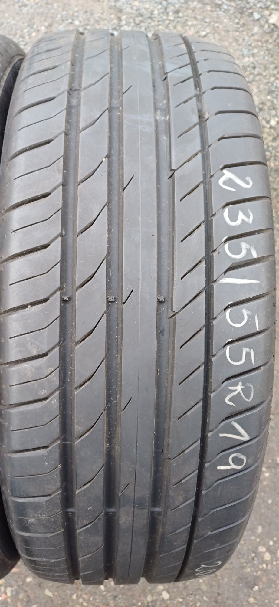 235/55R19 101V CONTINENTAL , dwie opony letnie.