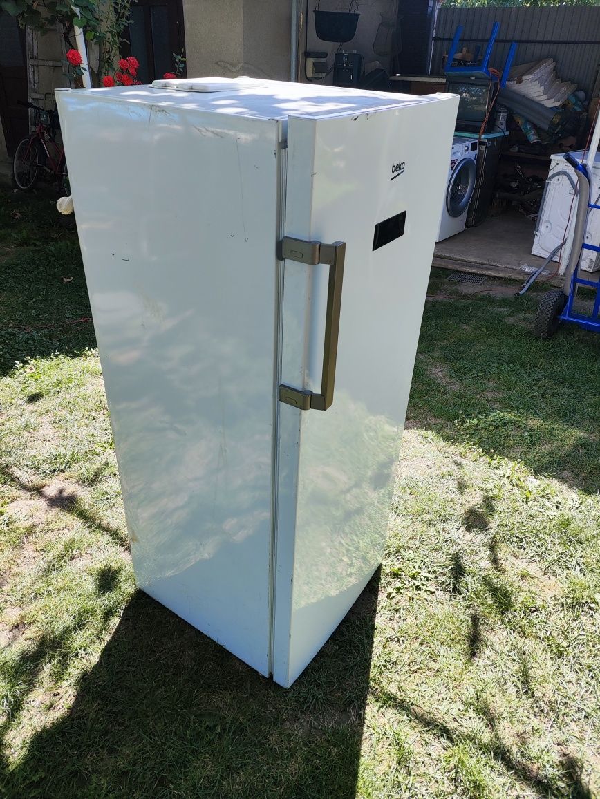 Морозильна камера Beko 6 полиць