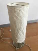 Lampa stojąca biała