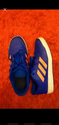 Tenis das adidas