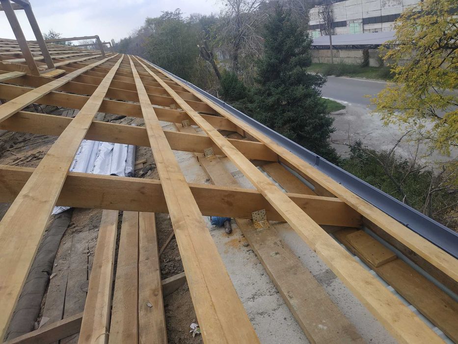 Монтаж кровли из профнастила