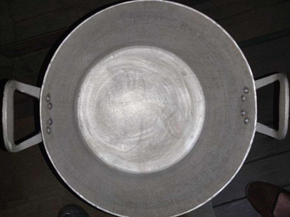 Кастрюлі 2шт. по  40л/1250гр/шт. Самовивіз