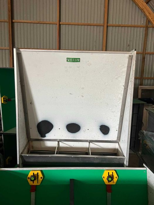 Бункерні годівниці кормушки обладнання