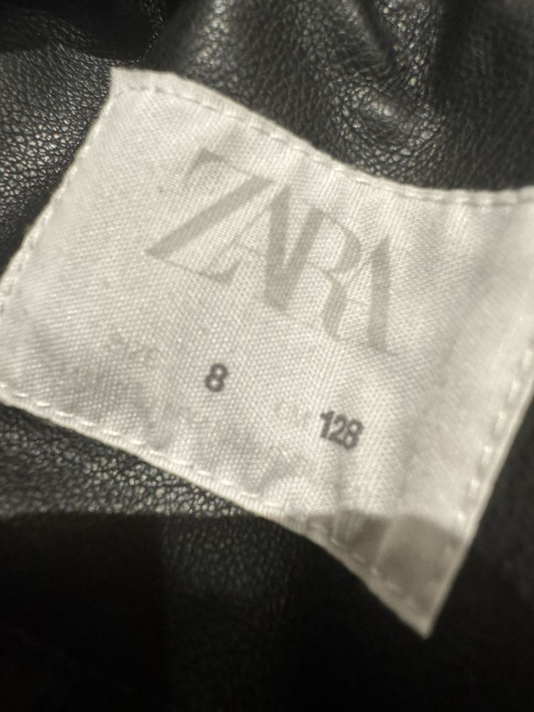 Дитяча шкіряна куртка ZARA Розмір: 128 см (8 років)