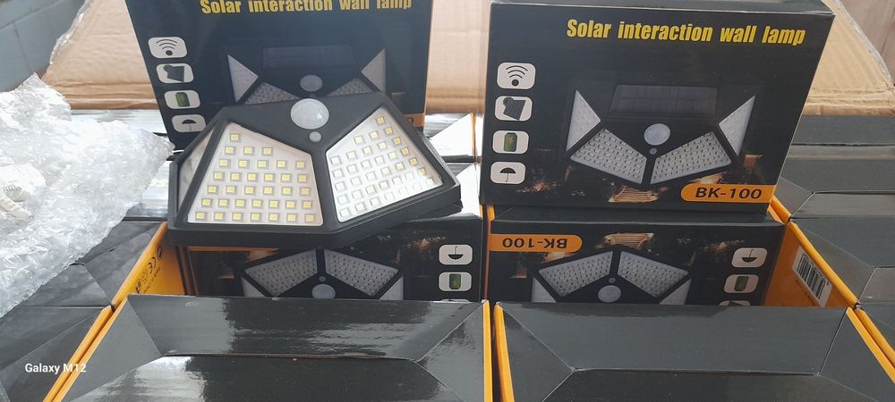 Ліхтар вуличний на сонячній батареї з датчиком руху