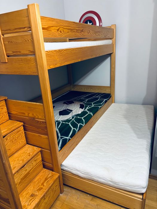 Łóżko piętrowe 3-potrójne Sosna ze schodkami