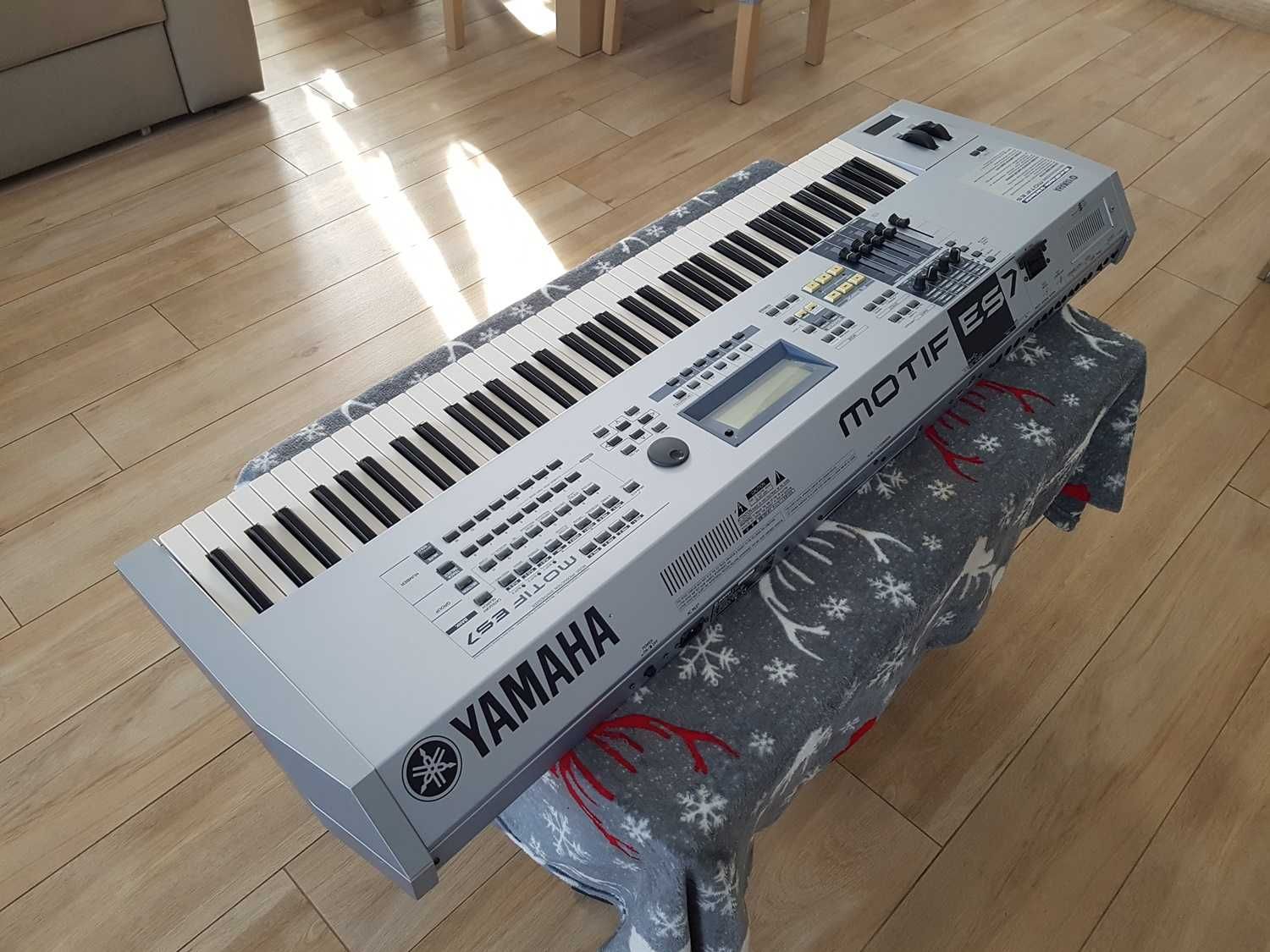 YAMAHA MOTIF ES7 syntezator