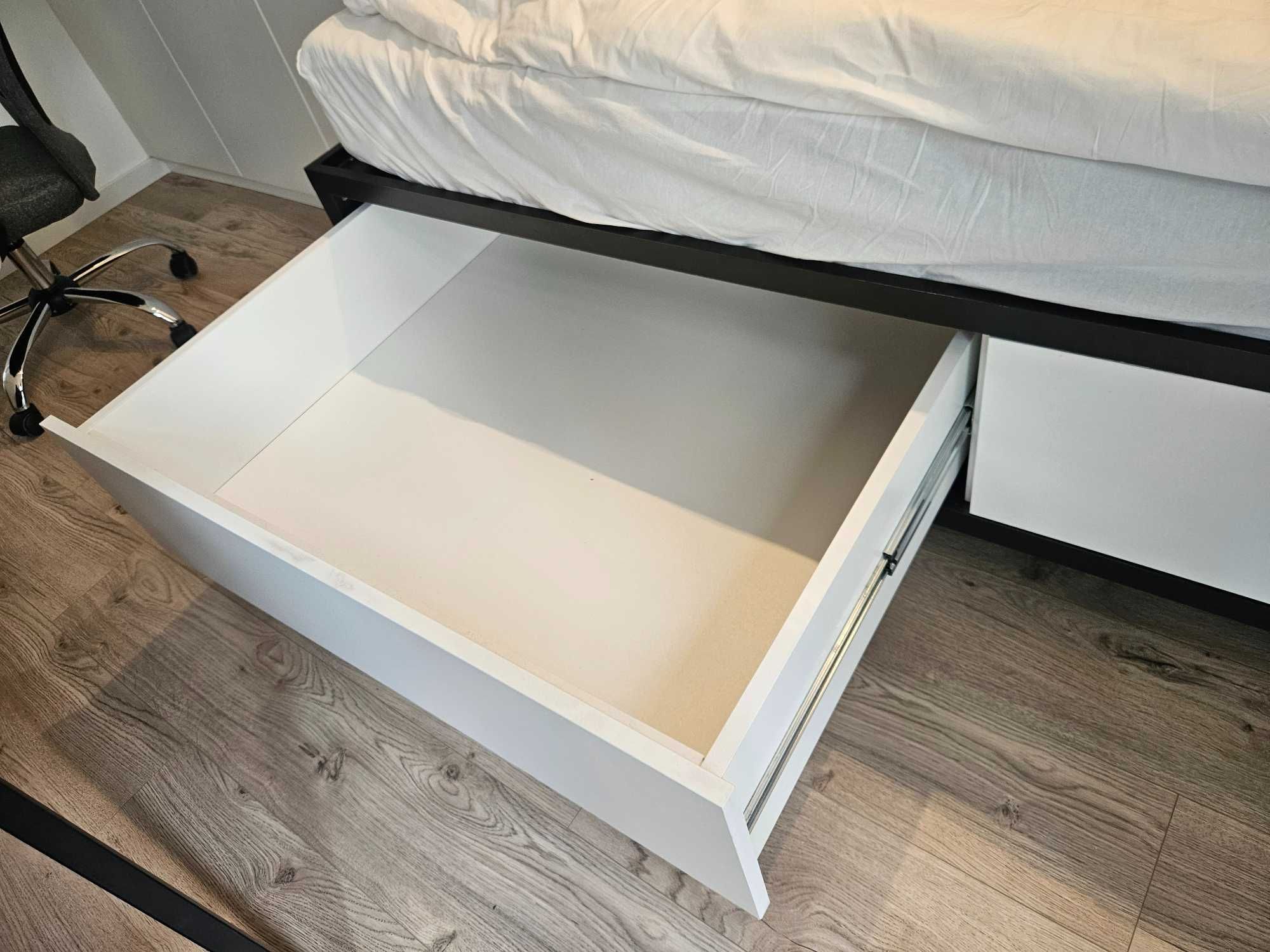 2 łóżka designerskie na kółkach / 2 custom made designer beds