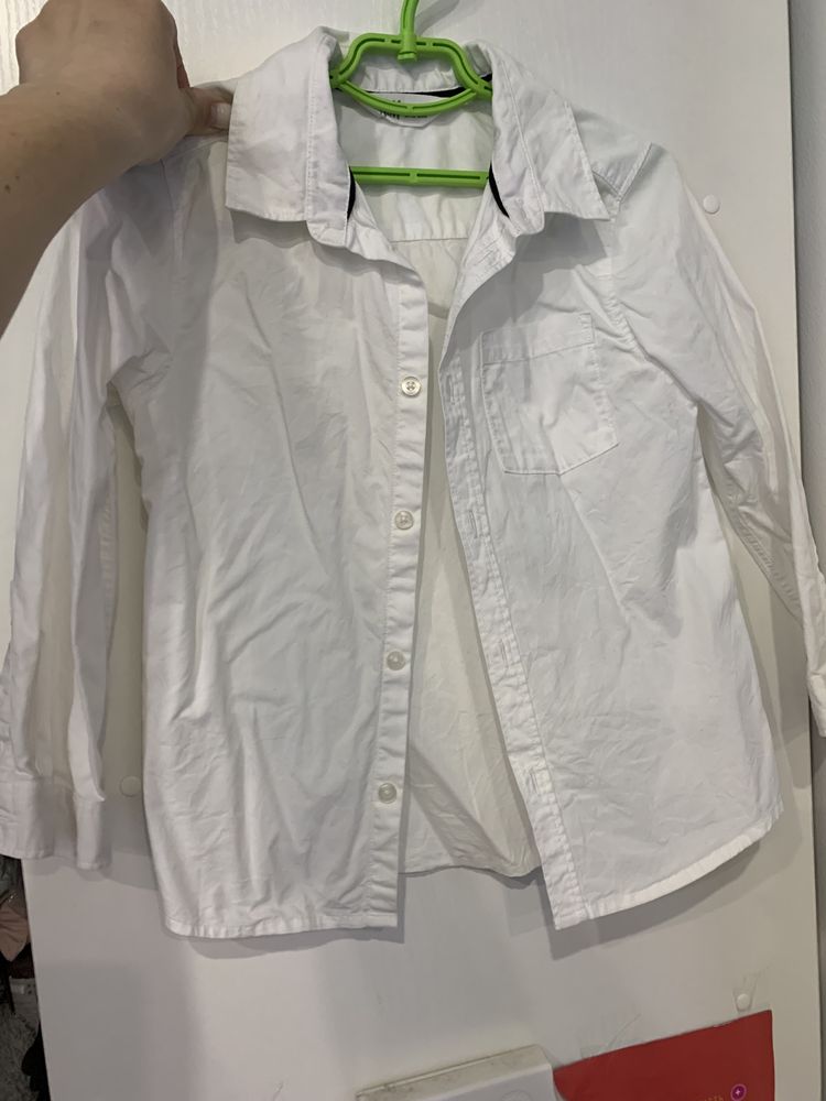 Рубашка белая в школу на 5-6 лет.H&M