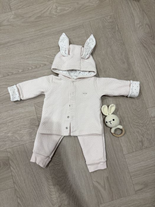 Ніжний костюмчик для дівчинки 6-9 місяців від еко бренду Lively