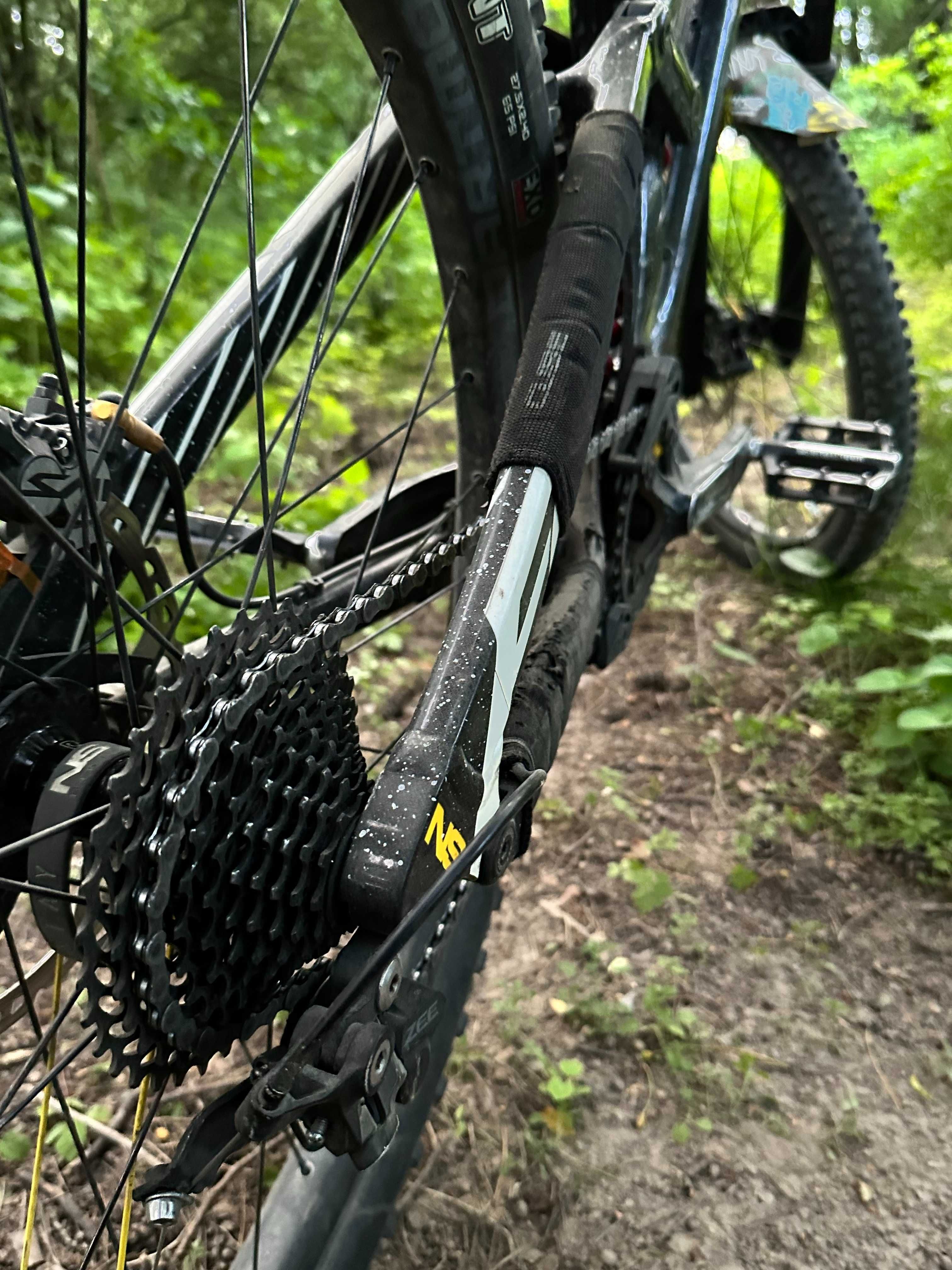 NS Bikes Fuzz 27.5 M Dh Boxxer ultimate, Fox Kasihma Shimano saint/zee