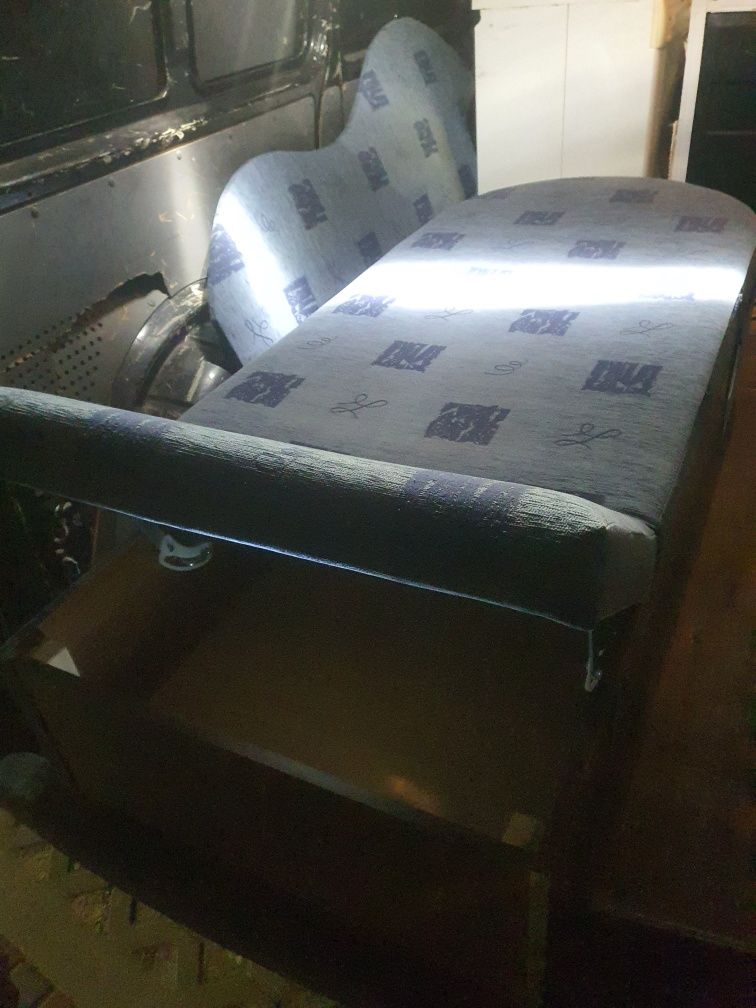 Transport Wniesienie Zadbana Wersalka Agata Meble