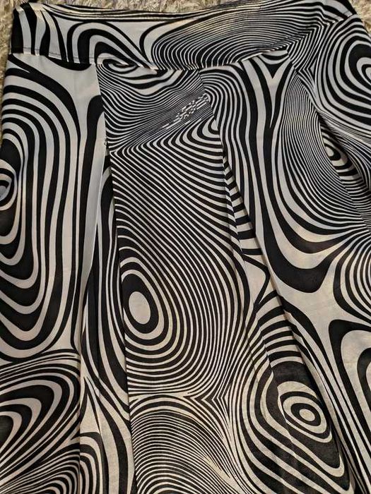 Biało-czarna spódnica z zaszewkami zebra rozmiar