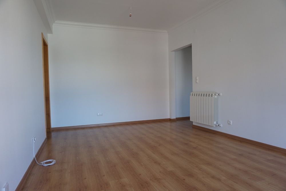 Arrenda-se T1 Rio de Mouro