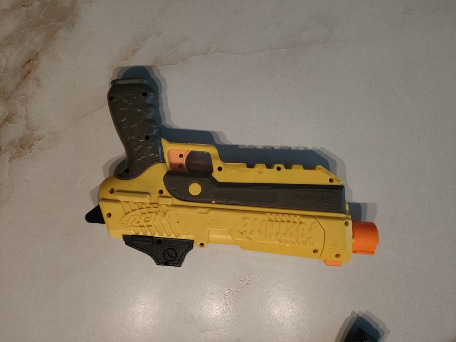 Pistolety na kulki i strzałki firmy NERF