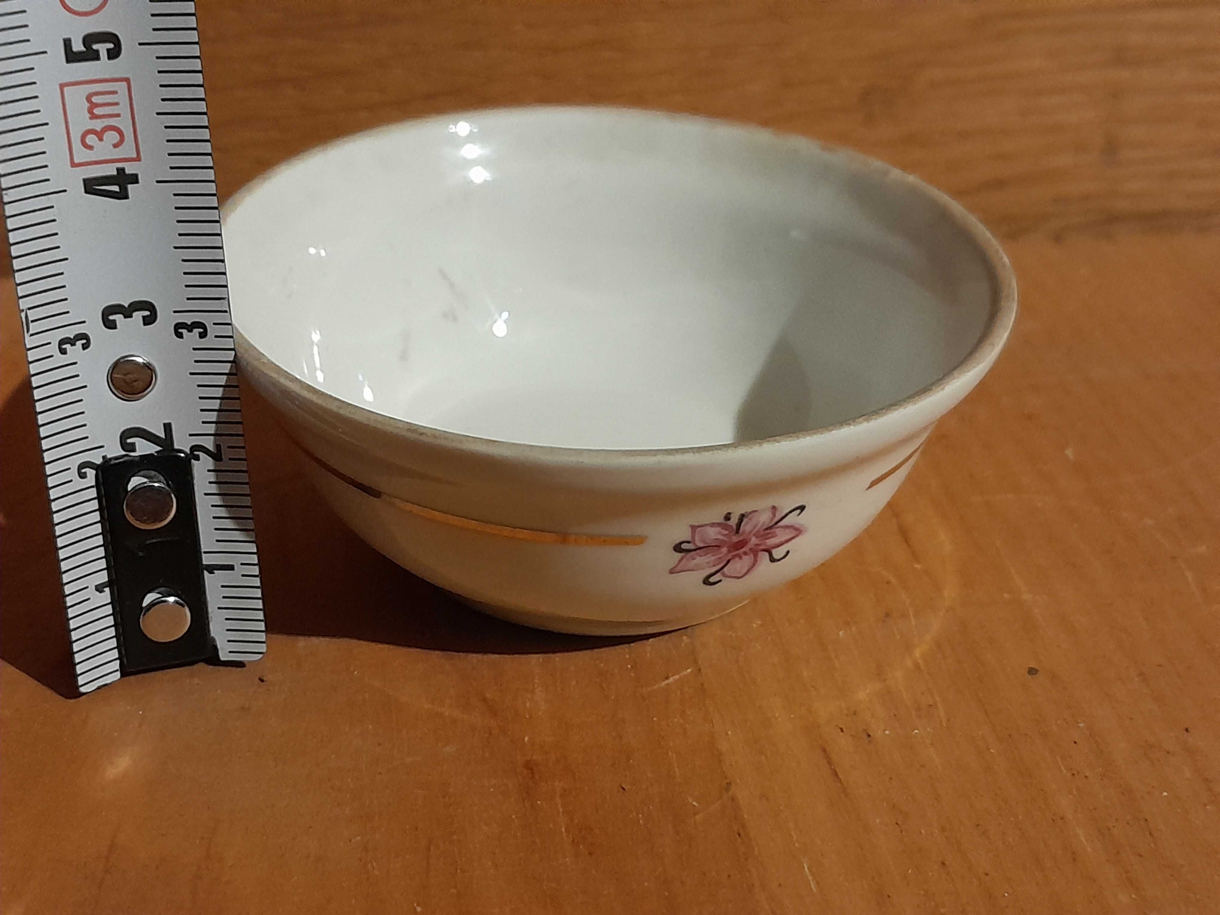 Stara porcelana maleńka miseczka spodek spodeczek  retro vintage