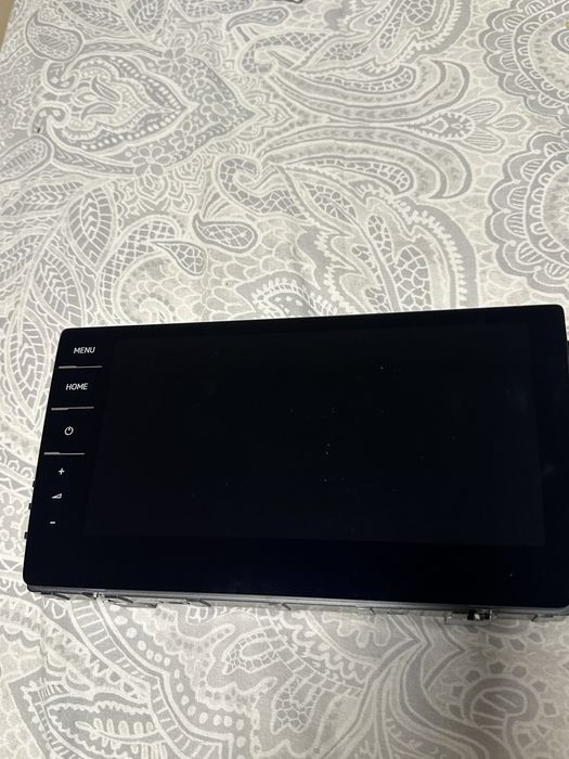 Ecra multimedia golf 300€