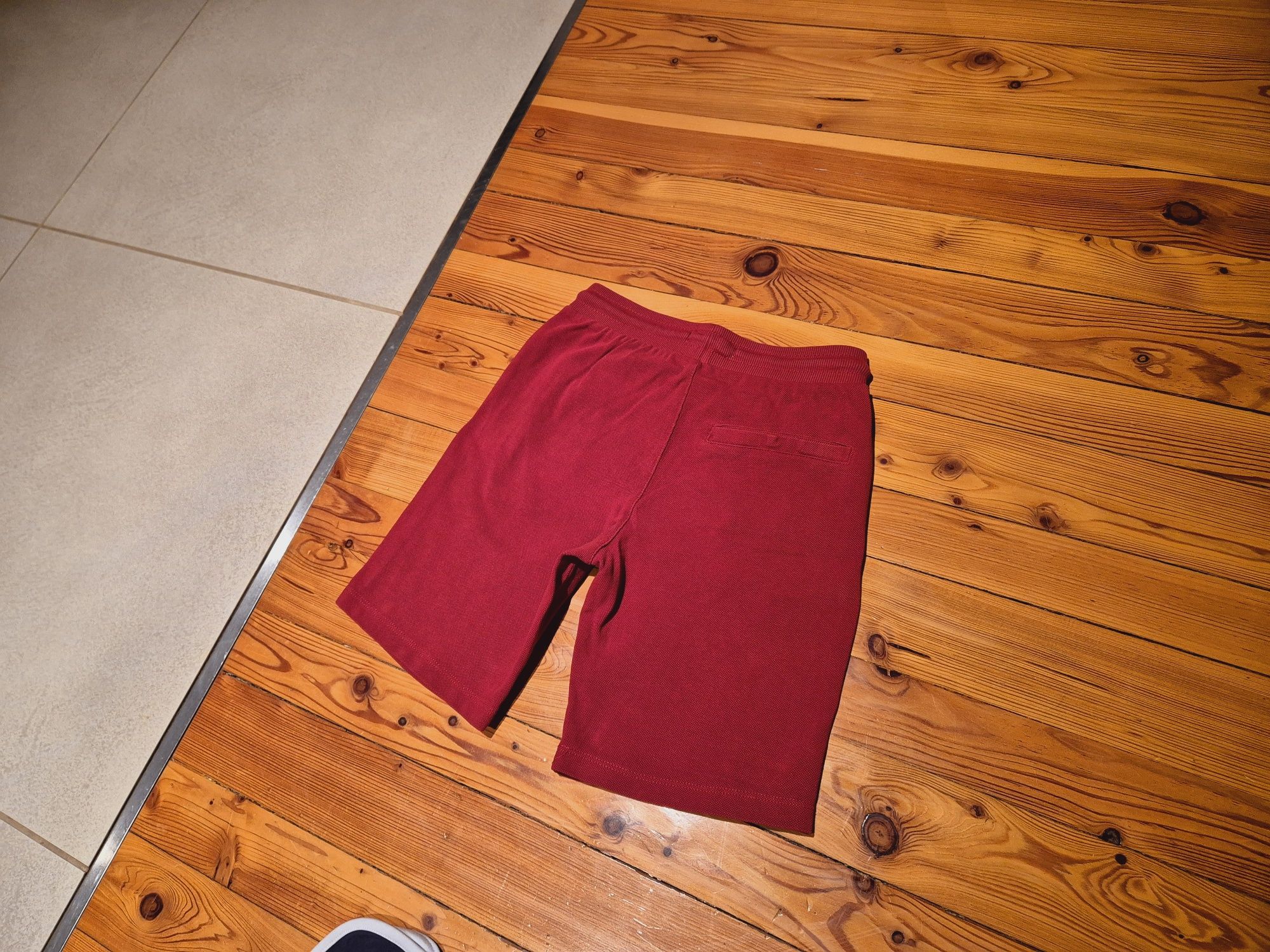 Czerwone krótkie spodenki 140 Reserved szorty spodnie