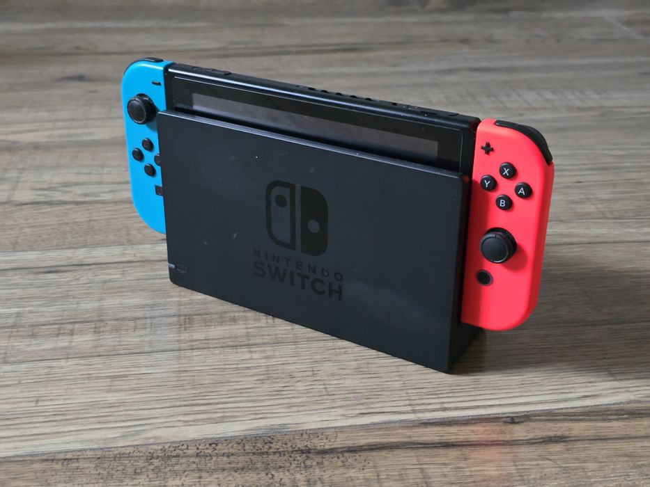Nintendo Switch + pad i etui