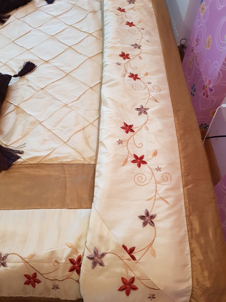 Narzuta na łóżko 160x210 + 6 poduszek