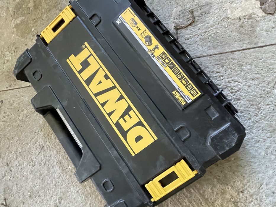 Sprzedam skrzynke po wiertarce dewalt
