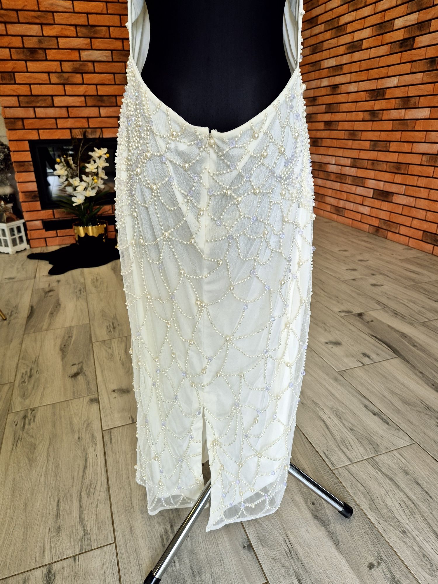 Elegancka sukienka maxi z odkrytymi plecami XXL