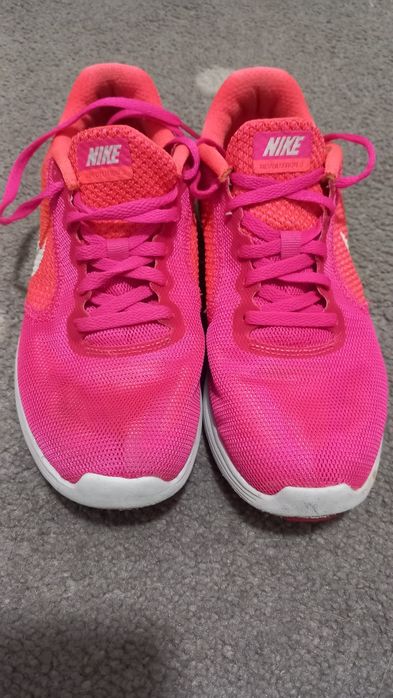 Ténis Adidas Originais  para uma bela caminhada.