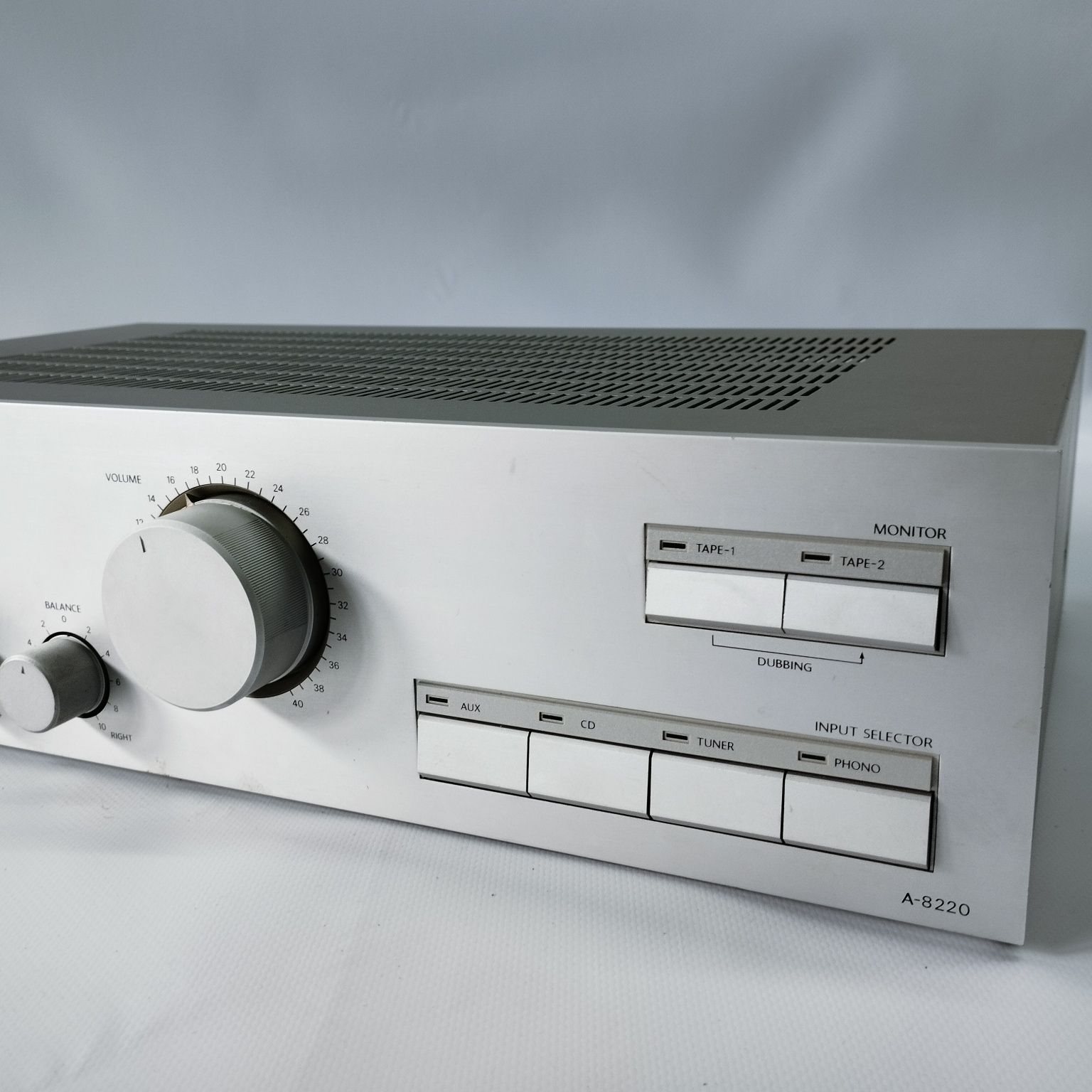 ONKYO A - 8220 Amplilifer