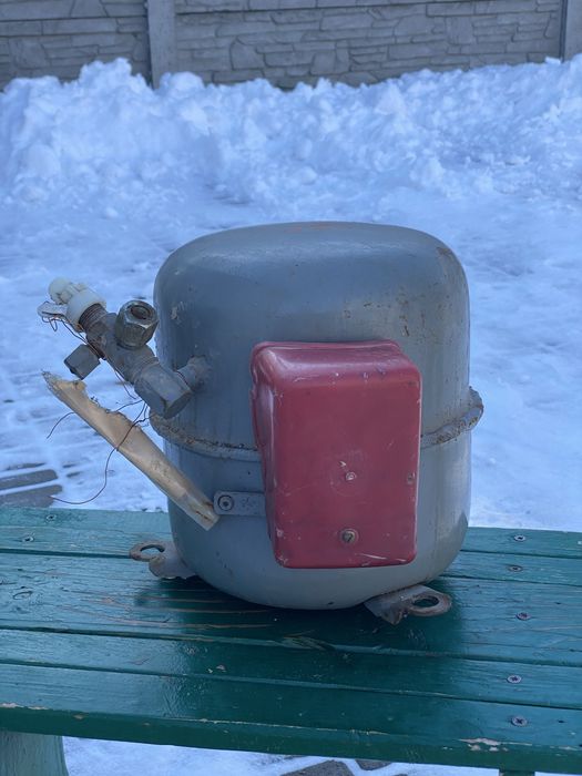 Компрессор на холодильник советский