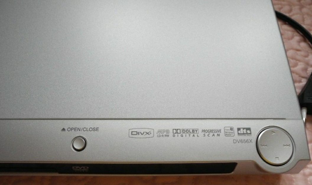DVD-плеер LG DV656X