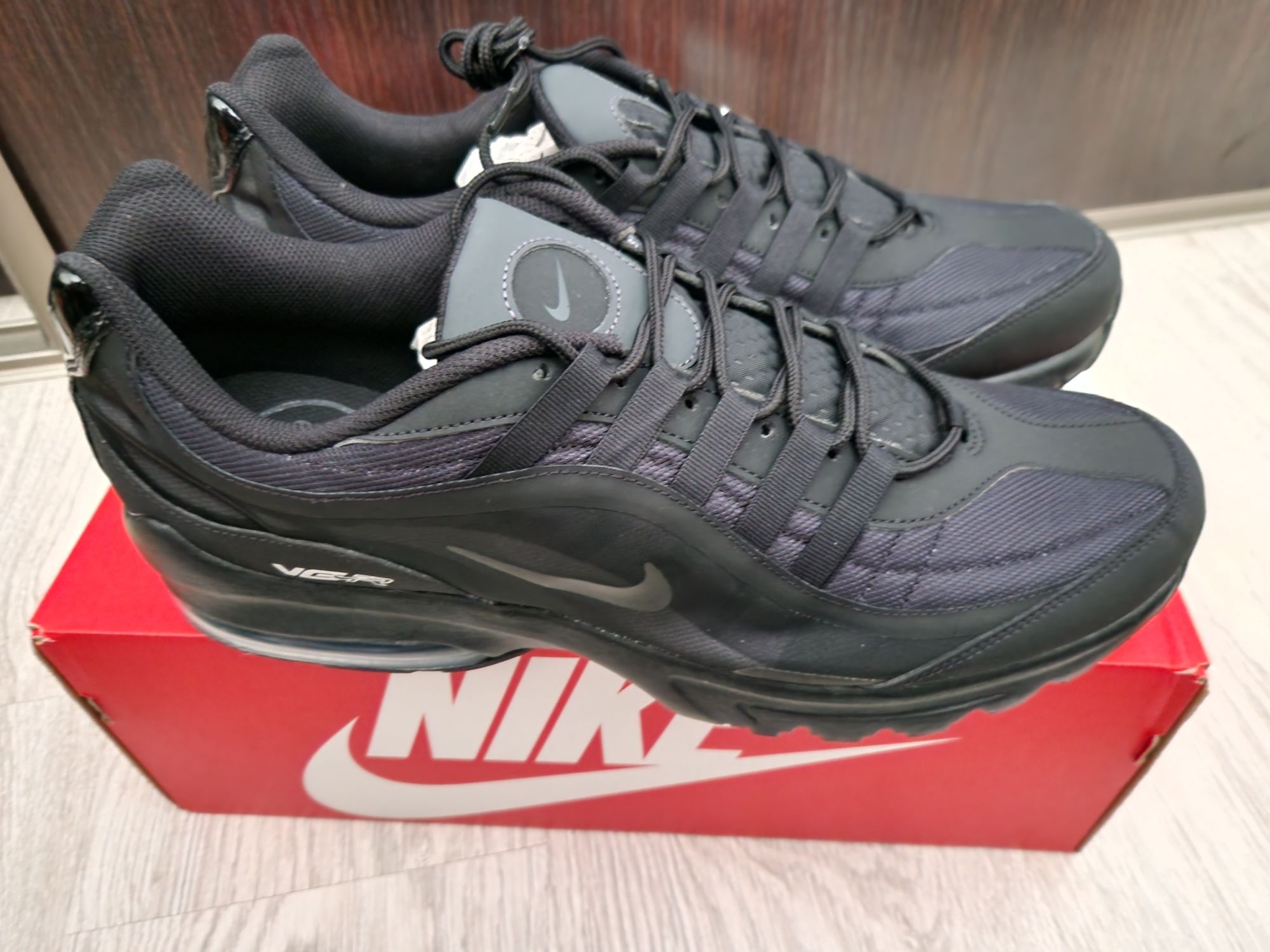 Nowe  oryginalne Nike Air Max VG-R rozmiar 48 wkladka 31.8cm

Rozmiar: