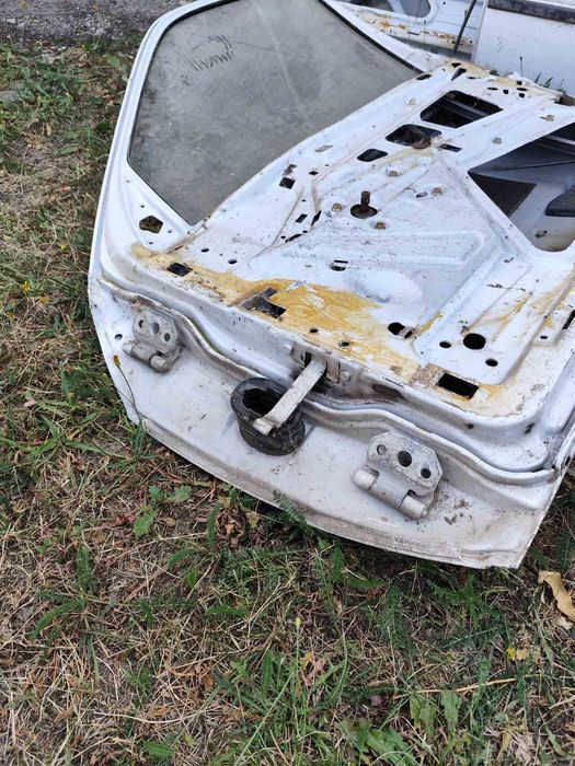 Запчастини Mercedes 190