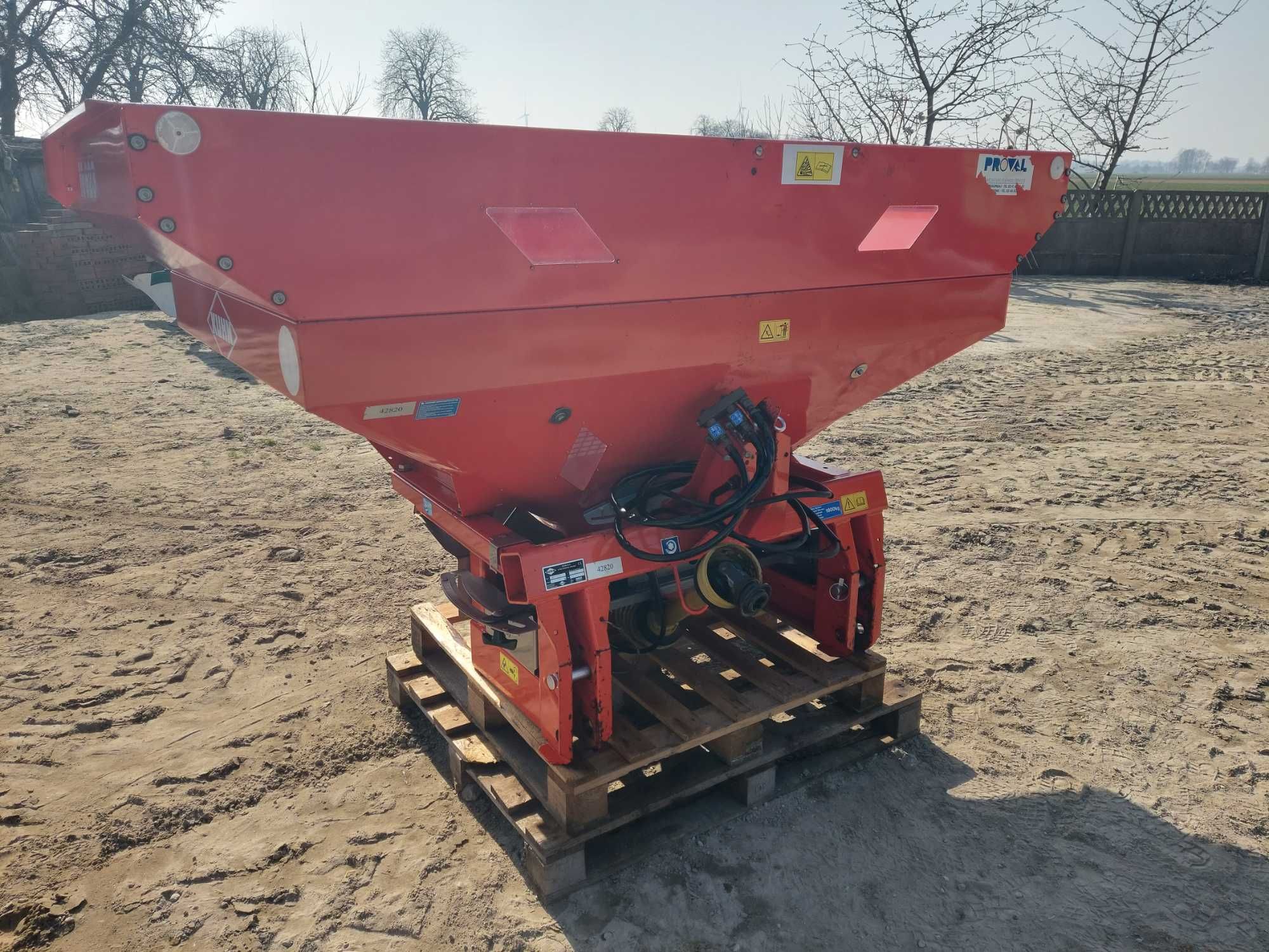 Rozsiewacz KUHN RAUCH mds  935 R2