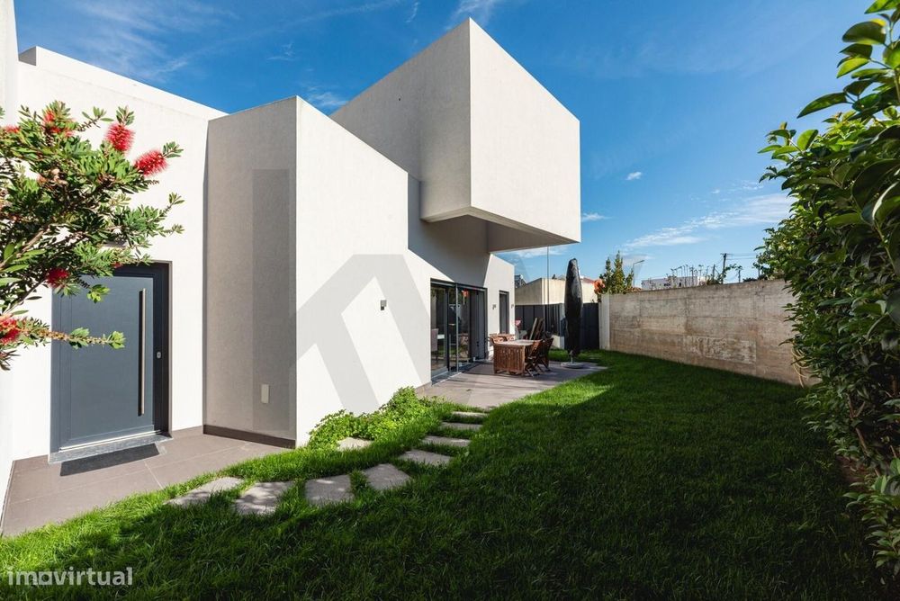 Entre Oeiras e Cascais, uma casa que eleva o conceito de viver bem.