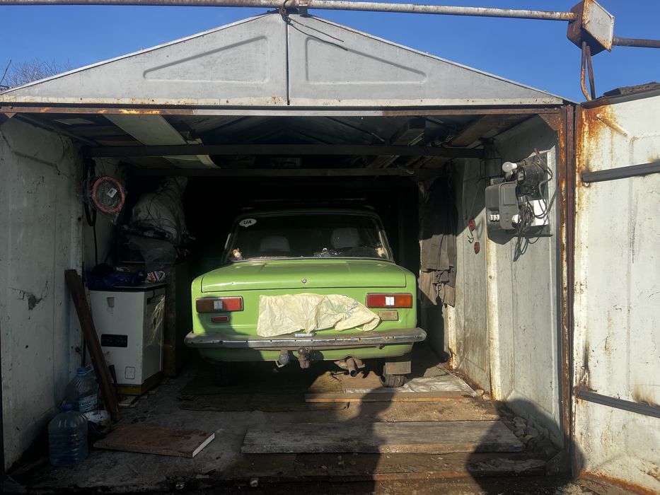 Гараж металевий з авто