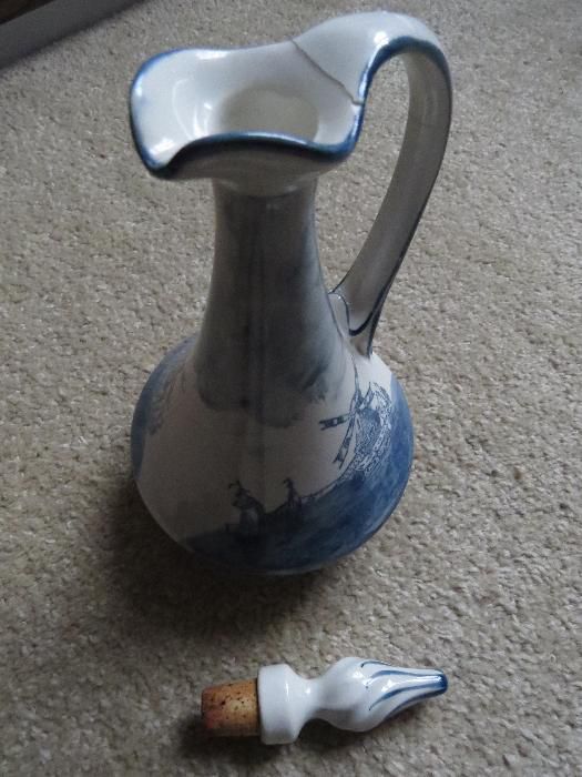 Butelka ceramiczna ozdobna biało-niebieska
