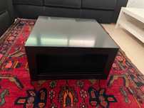 Mesa preta de apoio sala